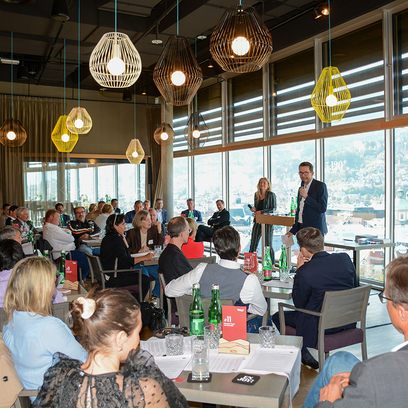 Teilnehmerinnen und Teilnehmer beim Dialogforum