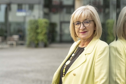 Porträtfoto von Beate Palfrader
