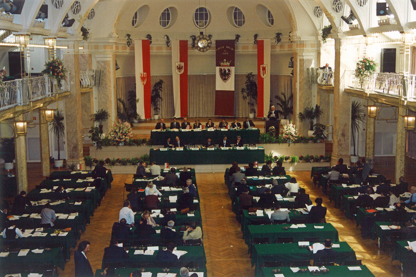 LR Mattle mit den Mitgliedern der Kommission
